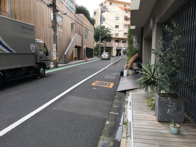 ドッケン代官山ハイツ ビル前面道路