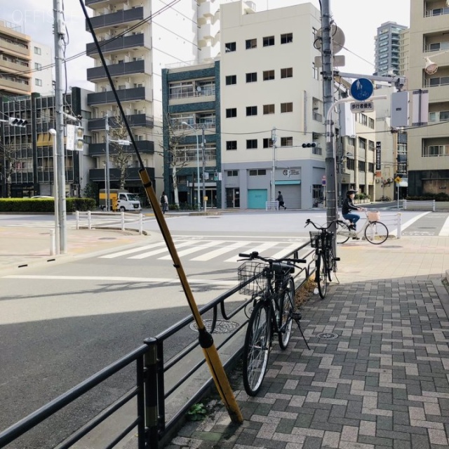 東京貴金属会館 ビル前面道路