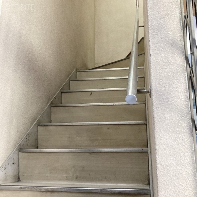 金井ビル オフィス階段