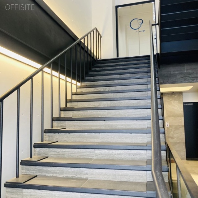 Uniーworks新宿御苑 階段