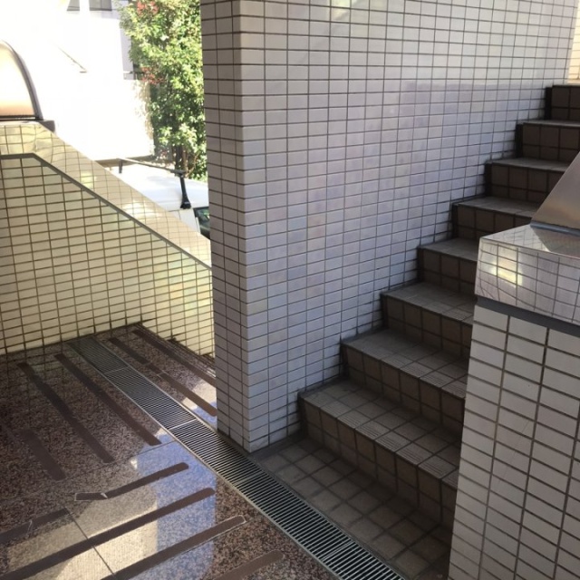 小倉ビル 階段