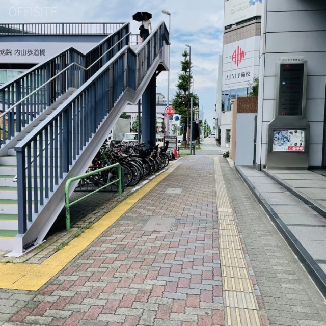 ニッセイ今池ビル 前面歩道