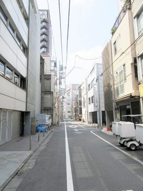 信永中和ビル ビル前面道路