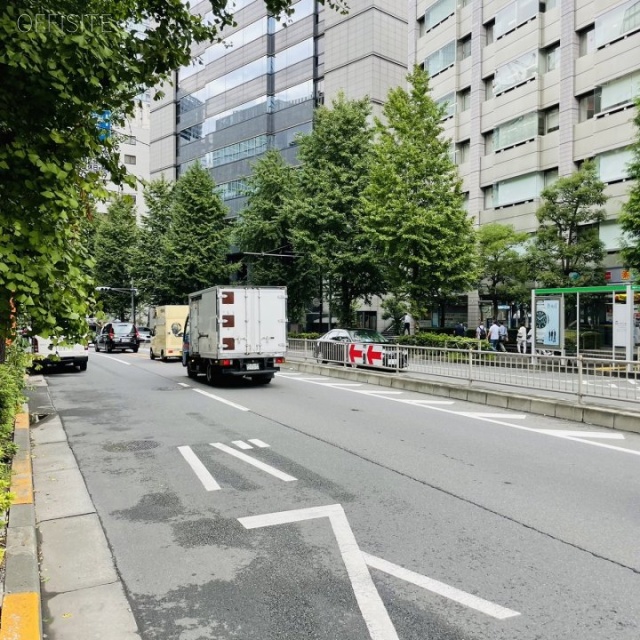 虎ノ門トーセイビル 前面に桜田通り