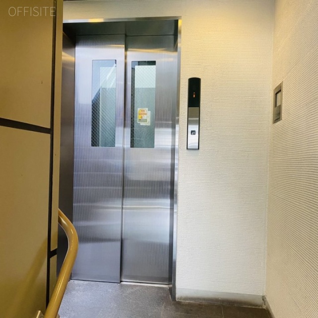 伊勢半ビル エントランス