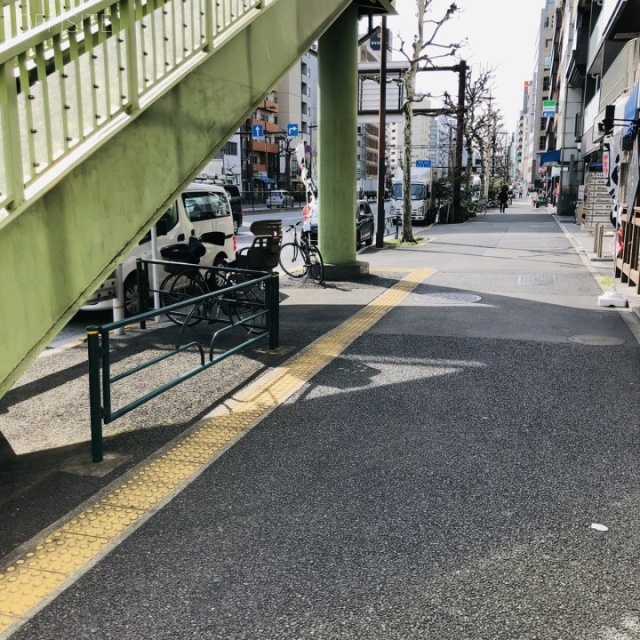 日本センヂミアビル ビル前面道路