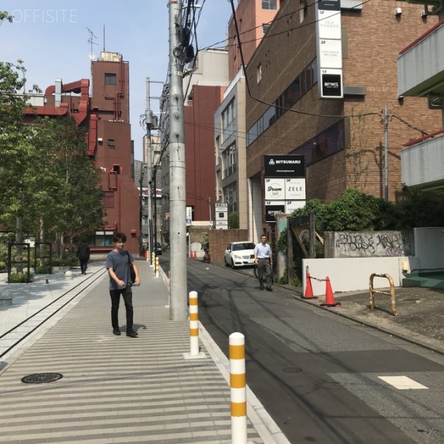 Abema Towers ビル前面道路