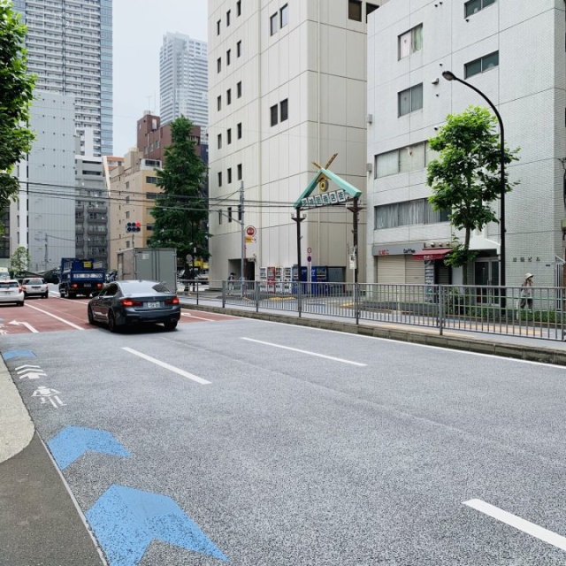 ユーマックスビル ビル前面道路