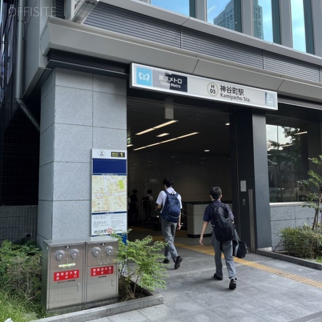 白井ビル 隣接ビル 駅出入口