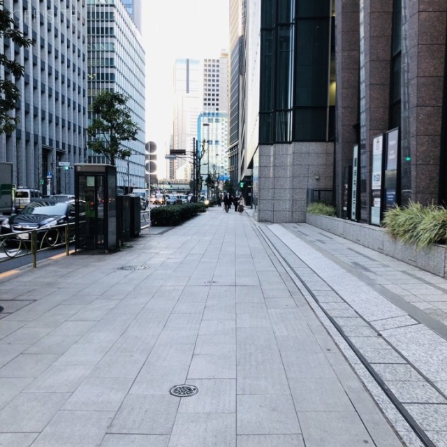 東京建物日本橋ビル 前面歩道