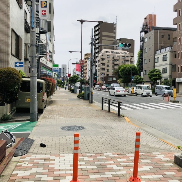 枝ビル ビル前面道路