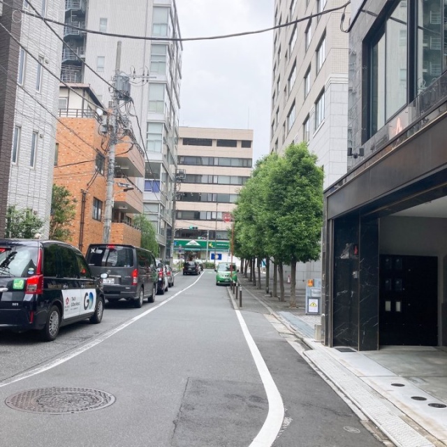 東麻布一丁目ビル ビル前面道路