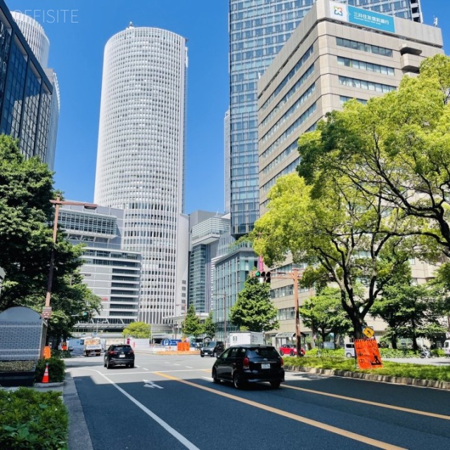 大一名駅ビル　前面道路