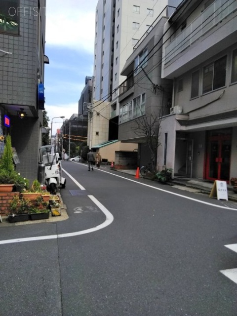 第一小磯ビル　ビル前面道路