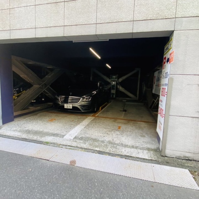 新富田所ビル 駐車場