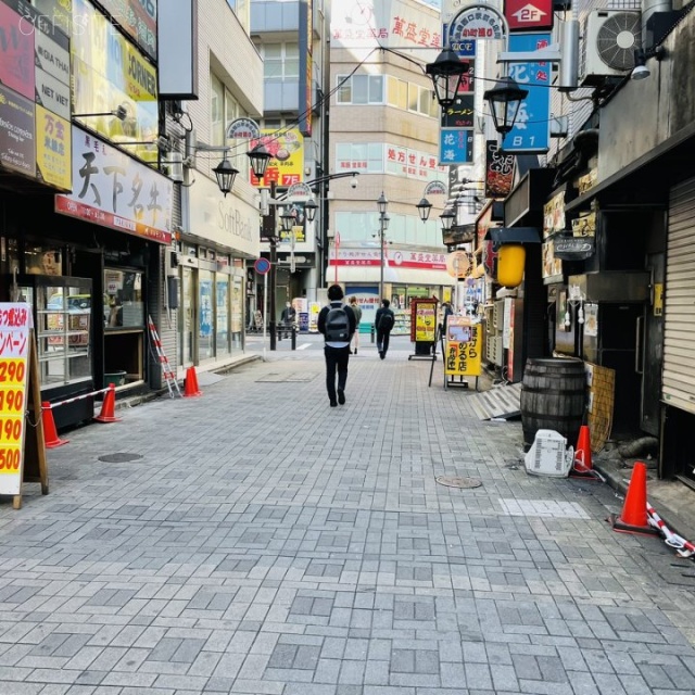 名取ビル ビル前面道路
