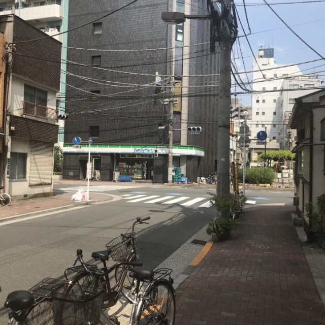 SRビル 前面道路