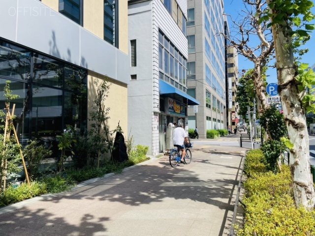 owns八丁堀　前面歩道