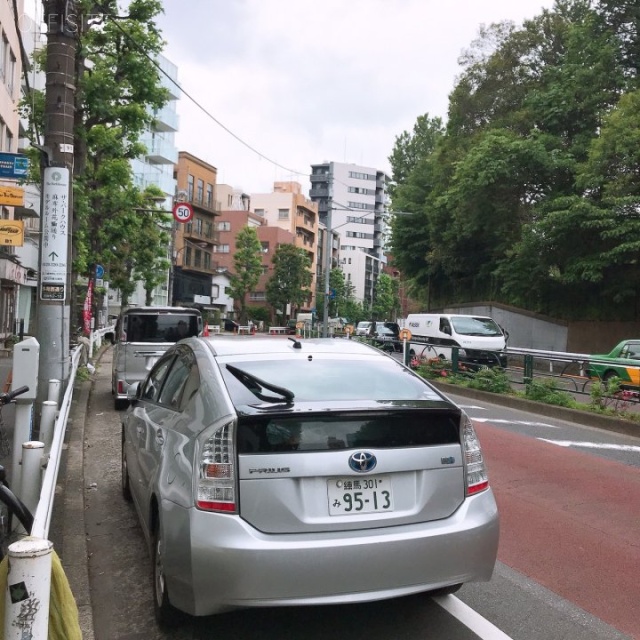 西麻布YKビル ビル前面道路