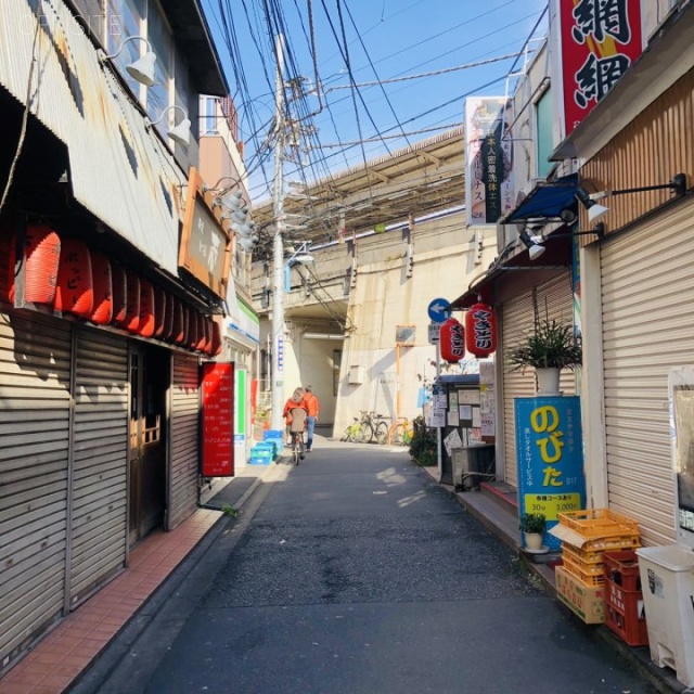 寿宝ビル ビル前面道路