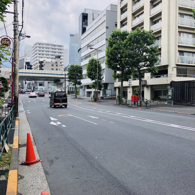 麻布台誠工社ビル ビル前面道路