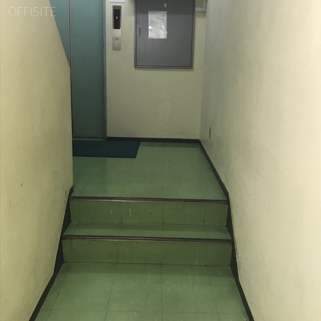 日原ビル エントランス