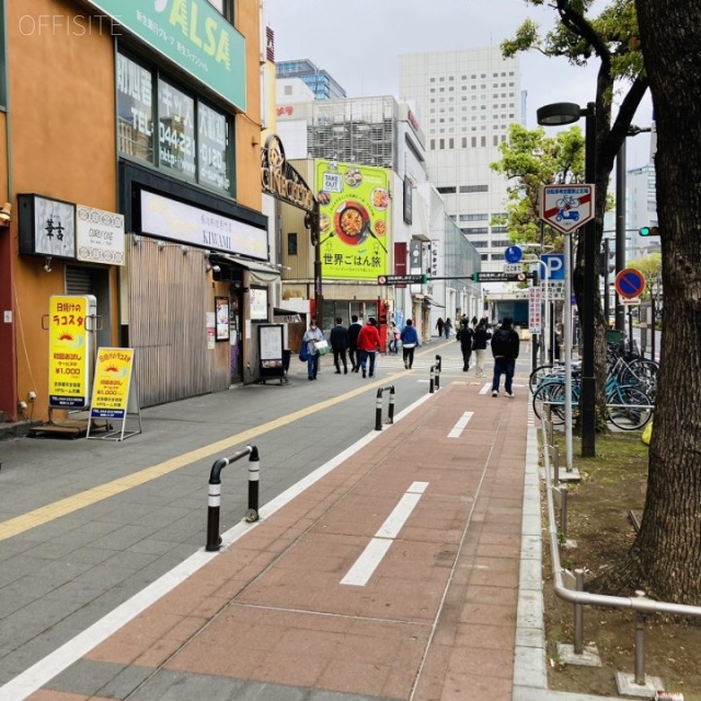 川崎美須ビル ビル前面道路