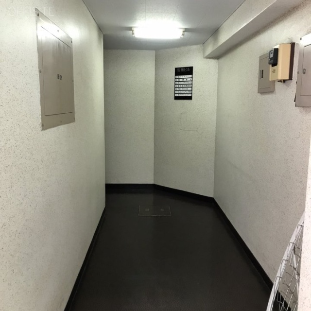 岩瀬ビル エントランス