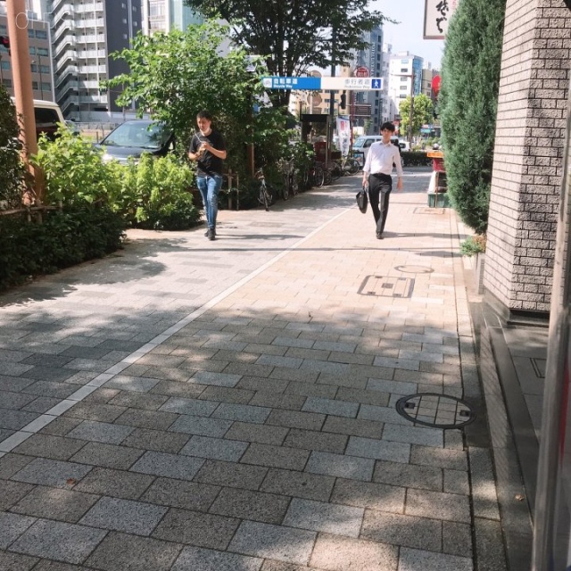 あきとみビル ビル前面道路