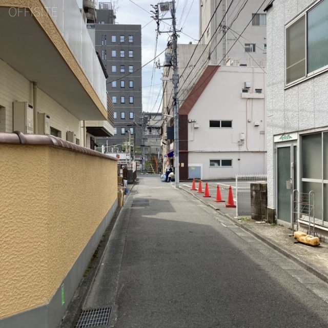 生沼ビル ビル前面道路