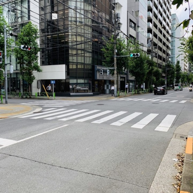 ユニコム人形町ビル ビル前面道路