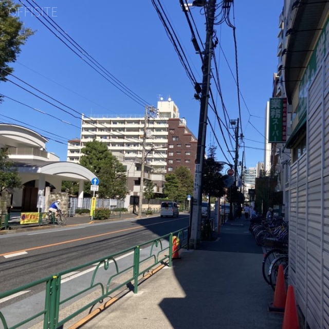 イドムコ中野ビル ビル前面道路