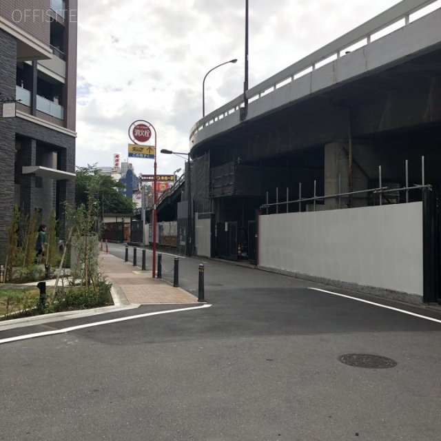 プランドール ビル前面道路