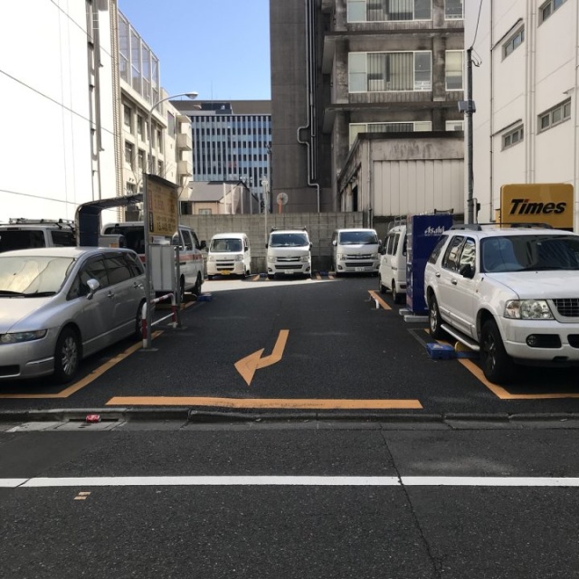 銀座ストラパックビル ビル前面道路