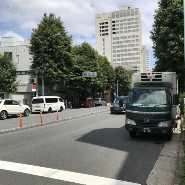 アケラビル ビル前面道路