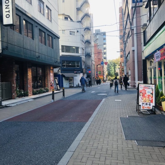大橋御苑駅ビル別館 前面道路