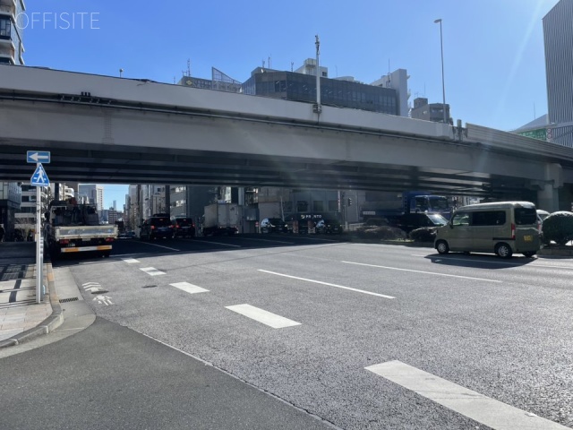 九段北1丁目ビル　前面に靖国通り