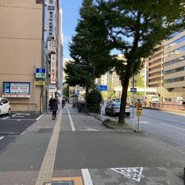 富善ビル ビル前面道路
