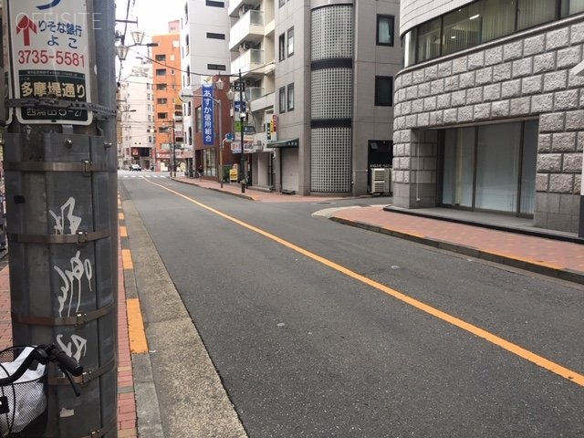 日研アラインビル ビル前面道路