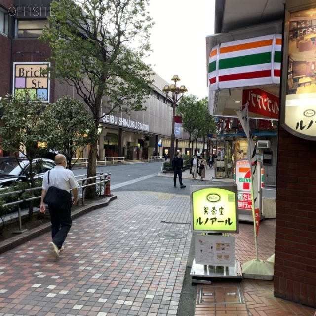 灯(トモシビ)ビル ビル前面道路