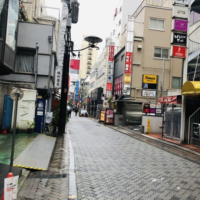新日本ビルディング赤坂 ビル前面道路