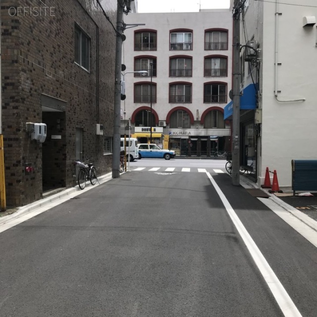 TOP・ON・TOPS ビル前面道路