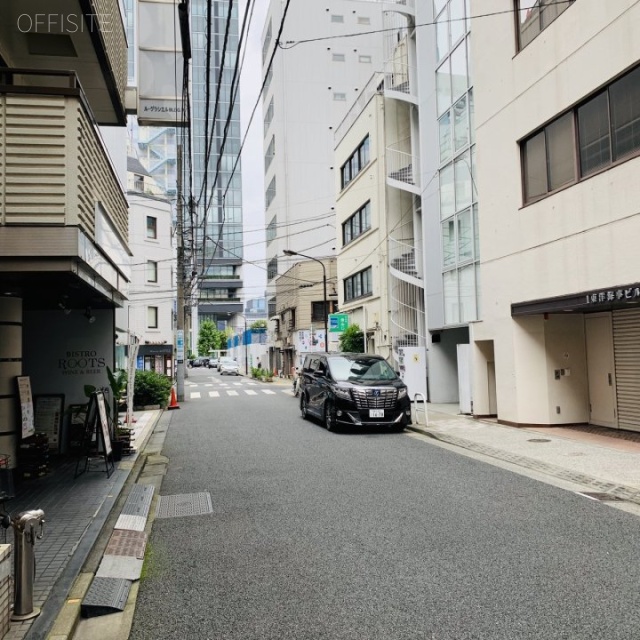 猪爪ビル ビル前面道路