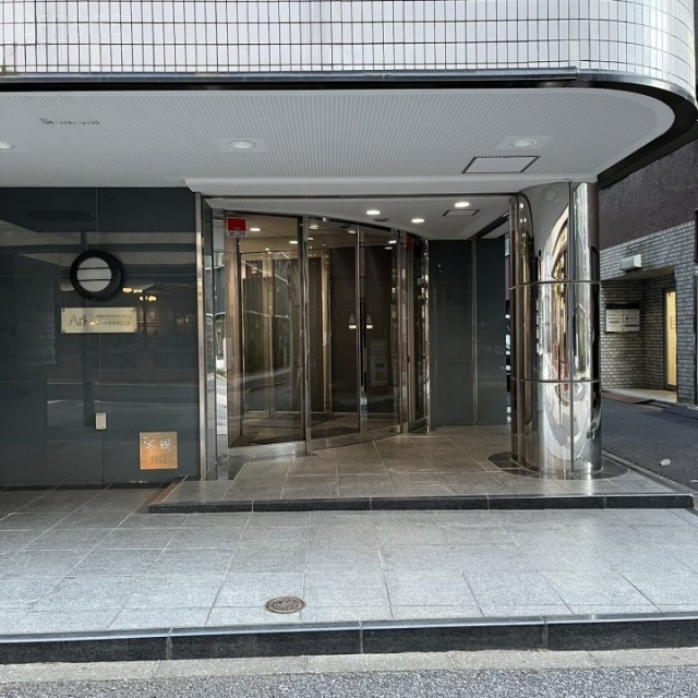 アーク神保町ビル オフィスビル出入口