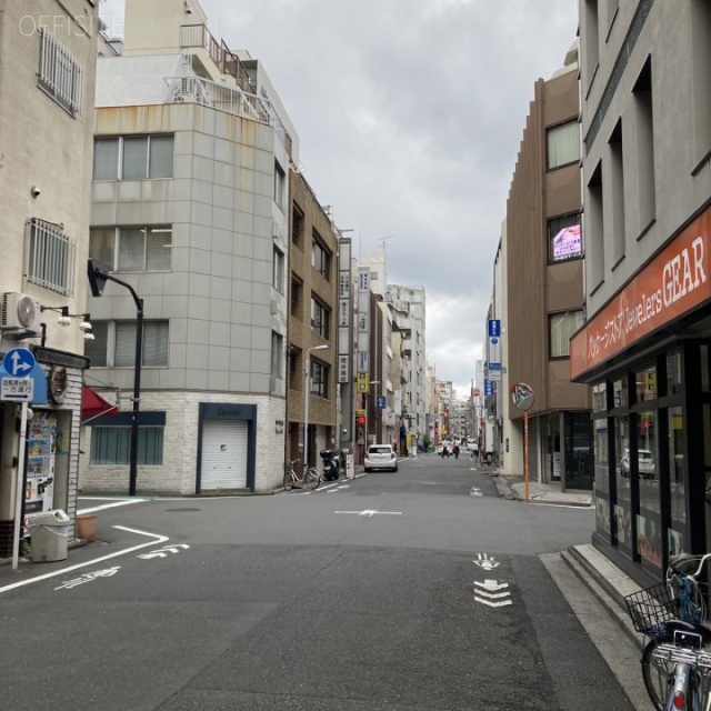 中島ビル ビル前面道路