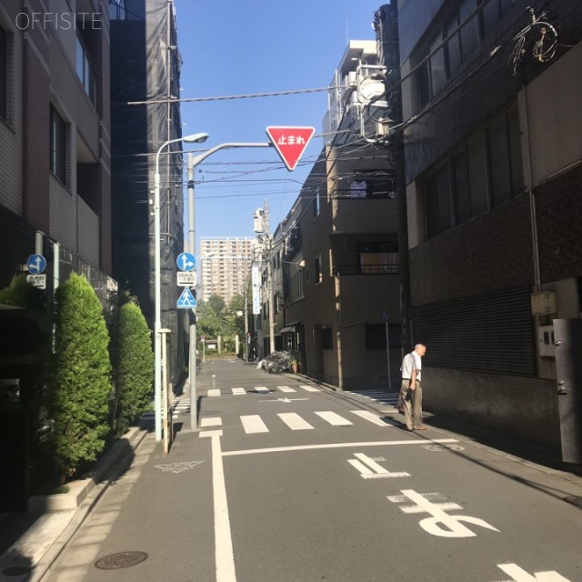 リビオ日本橋浜町パークフィール ビル前面道路