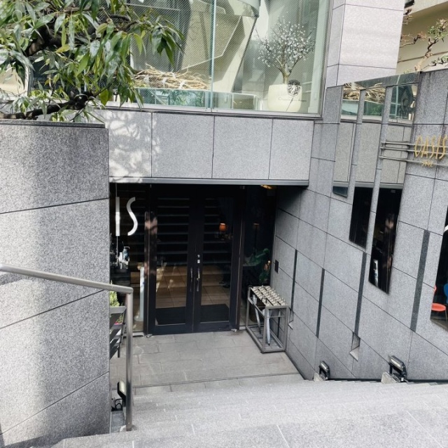 エムズ南青山ビル　地下1階店舗