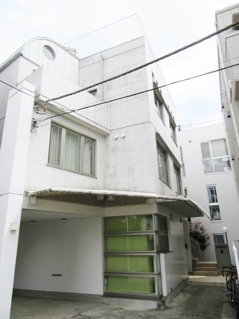 EIGHTEEN北青山 外観