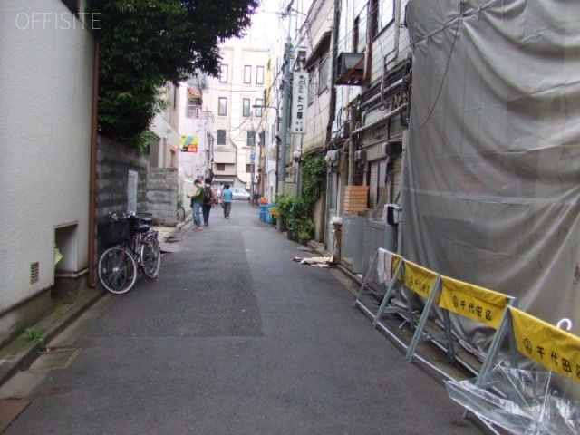 西神田センタービル ビル前面道路