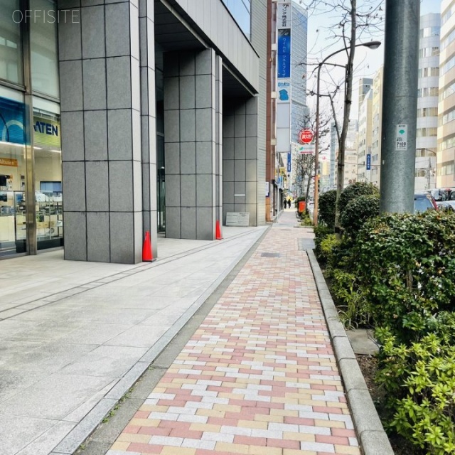 明治安田損害保険ビル ビル前面道路